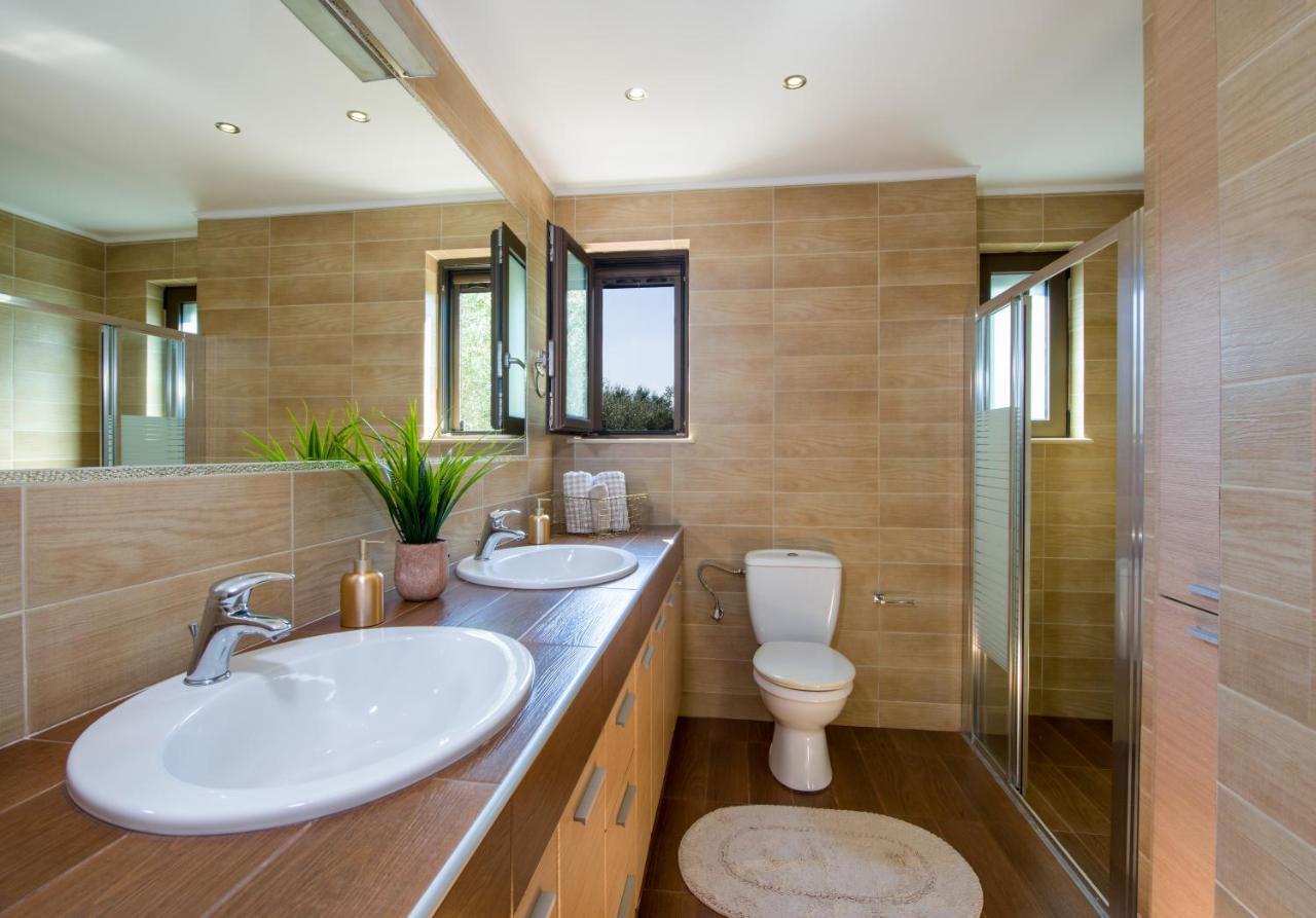 Villa Elisabeth View Gerani  Ngoại thất bức ảnh